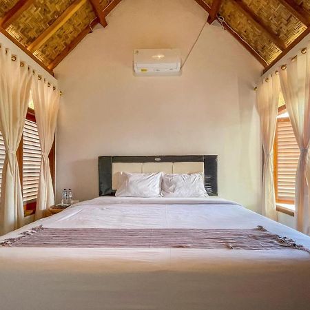 Aira Homestay Near Pantai Kuta Mandalika Mitra Reddoorz Bumbang Exterior foto