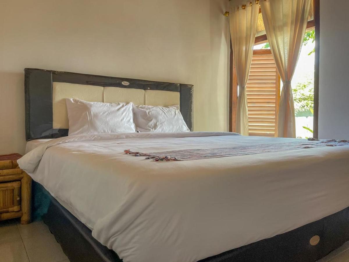 Aira Homestay Near Pantai Kuta Mandalika Mitra Reddoorz Bumbang Exterior foto